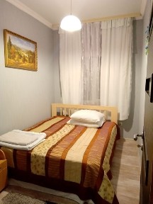 ВІЛЬНО з 13.06 Власник вул Річки. Двокімнатна квартира з кухнею, центр