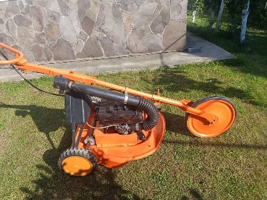 Косарка для скошування високої трави.