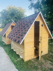Апібудинок. Апидомик. Деревʼяний будиночок.