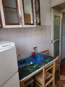 Продам 1 км кв вул Довженка біля парку Шевченка, жилий стан, м/ п вікна, бойлер, світла, тепла цегляний будинок