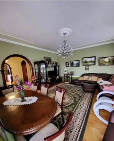 Шикарний будинок