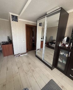 Продаж 1к квартири поліпшеного планування з ремонтом.