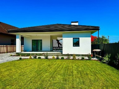 Продам унікальну амереканку з великою ділянкою 12 соток!