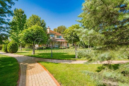 Продаж Козин вихід на воду 40 соток основний будинок + гостьовий