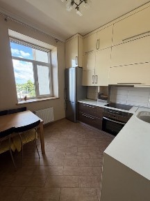 Продам квартиру новочтрой м. Х.Гора