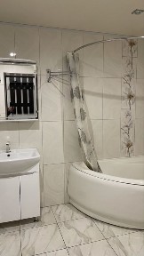 Продаж 2-кімнатної квартири є гараж