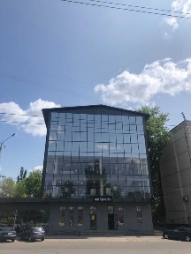 Зручне місцезнаходження для клієнтів та співробітників. 450м2