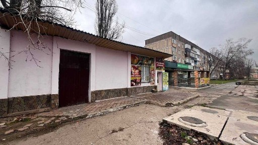 Окрема торгова будівля біля Делві - високий трафік, готове до роботи.