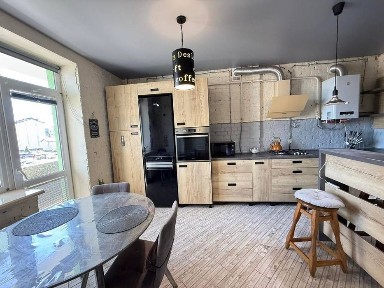 Продаж стильної 2 кім. квартири в новобудові (з ремонтом та меблями)