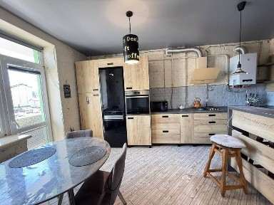 Продаж стильної 2 кім. квартири в новобудові (з ремонтом та меблями)
