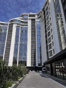 Продаю ПЕНТХАУЗ на березі Міського Озера. ТОРГ