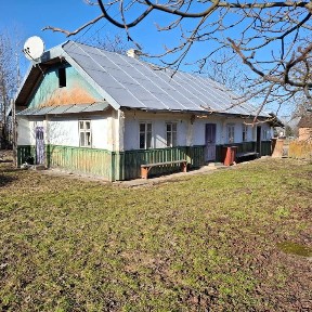 Будинок з земельною ділянкою