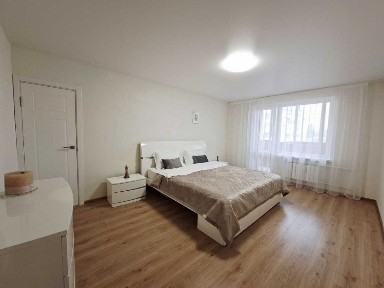Продаж 3-кімнатної квартири 71.6 м², Моторна вул., 5/7