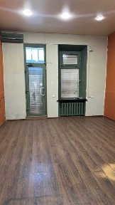 Фасадне приміщення біля Привозу
