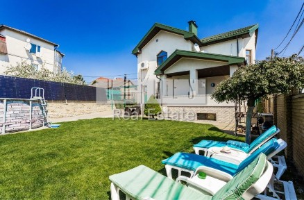 Продаж автономного будинку в центрі Києва топ локація цікава ціна