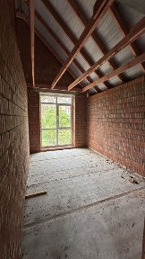 Таунхаус в лісовій частині бучі, з власним переднім подвірʼям