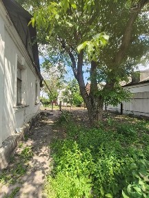 Продаж частини будинку з ділянкою під забудову!