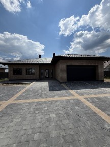 Продаж сучасного одноповерхового котеджу преміум-класу