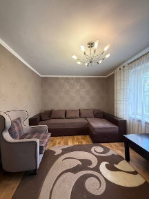 3-кімнатна квартира на середньому поверсі