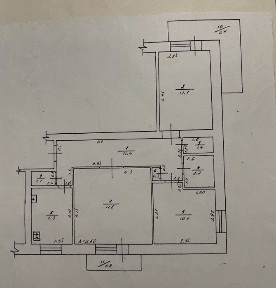 Продам 3 кімнатну квартиру в центрі.