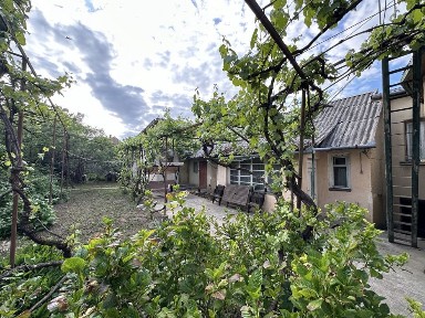 Продаж будинку з участком, локація ТОП