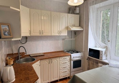 СДАМ 3 ком квартиру Французский БУЛЬВАР БАЛКОН Ванная Мебель техника