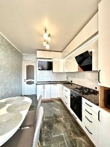 ТЕРМІНОВО Продаж 2 кімнатної квартири з ремонтом