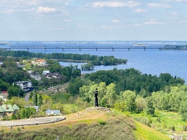 Центр. Продаж великої видової 3 кім кв