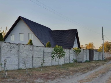 Продаю дом современный постройки г. Мерефа рядом лес, река.