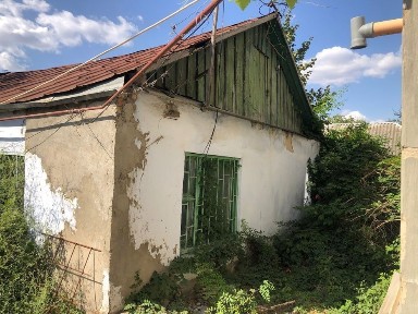 Продаю участок с домиком в центре