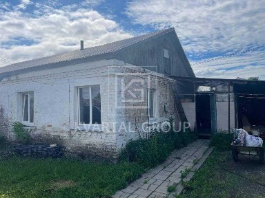 Частина будинку, пів будинку біля озера, дом в центрі