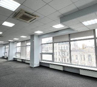 Під шоурум. ЦЕНТР. 289м². Open space + кабінет. Опалення Є. Метро поряд