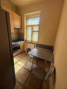 Київ, Миколи Раєвського вул., 28
