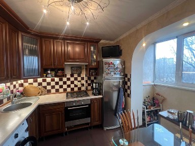 Продам 2-кімнатну квартиру з ремонтом, вул. Солом'янська 41 к1. Без комісії.