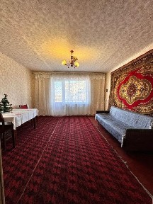 Продам трёхкомнатную квартиру в центре города.