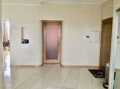Днепр, Евгения Коновальца пер.