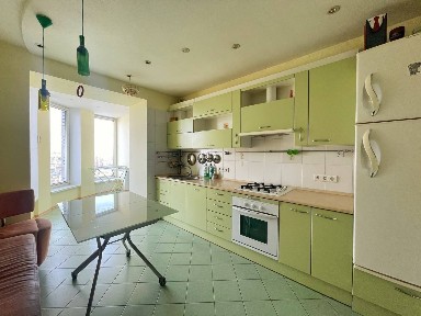 Оренда 3-кімнатної квартири 98 м², Суворова вул., 14
