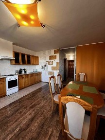 3к. квартира в будинку біля моря, з великою кухнею