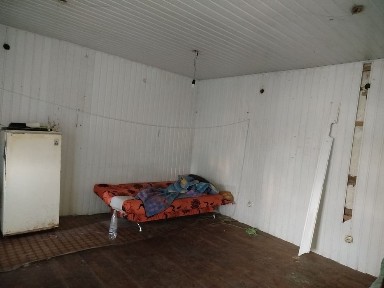 Частина будинку на Корбутівці під комерцію або житло.
