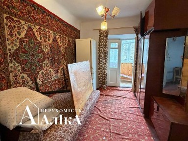 Продам невелику 2-кімнатну квартиру без зручностей