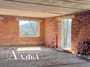 Продам 2-кімнатну квартиру в новому будинку в центральній частині