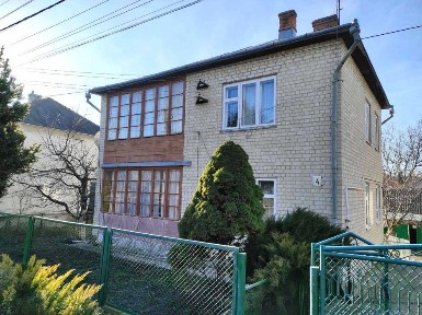 Продається 2-поверховий цегляний будинок. Чортків