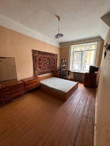 Продаж трикімнатної квартири в смт. Озерне