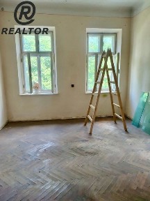 Продається 2-кімнатна квартира в самому центрі міста. Чортків