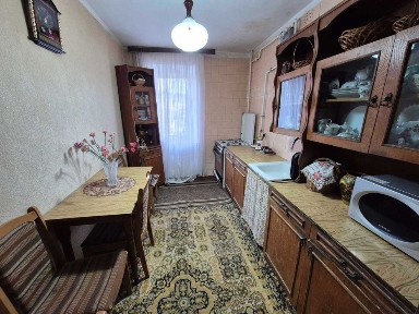 Продається 3-кімнатна квартира по вул. Стависька