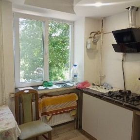 Продам 2ком. кв. Комарова 2й этаж.