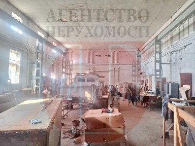 Здам в оренду фасадний виробничо-складський комплекс (вул. Чигиринська)