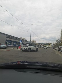 3 окна фасад, рядом новая почта, Оболонь, Озерная 28, метро