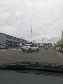 3 окна фасад, рядом новая почта, Оболонь, Озерная 28, метро