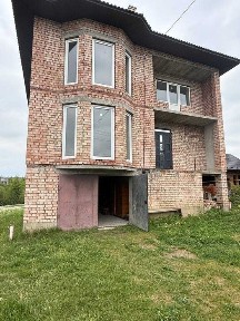 Продається добротний будинок у Глибоці
